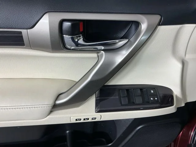 Used 2020  Lexus 460 image 12