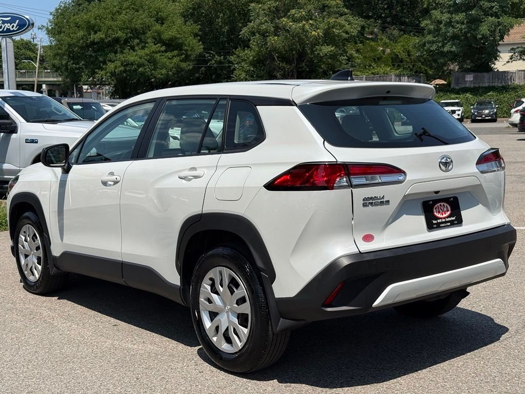 Used 2024 White Toyota L image 8