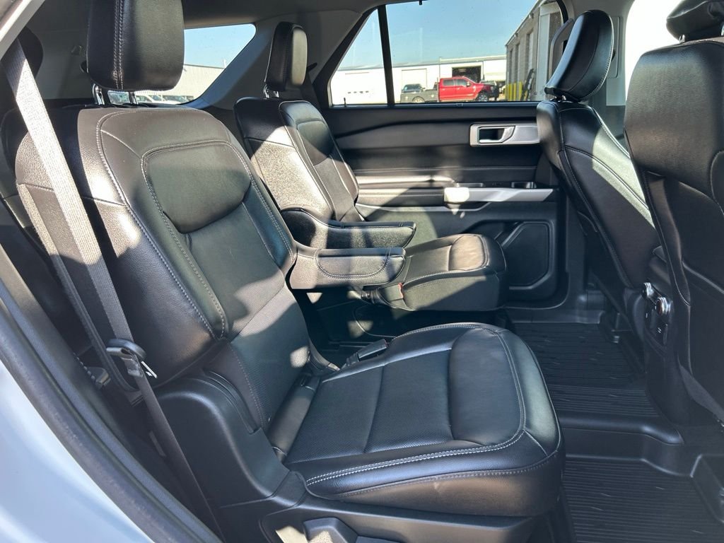Used 2024 White Metallic Ford Limited image 42