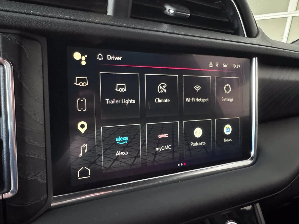 2024 GMC Yukon Denali - Photo 23