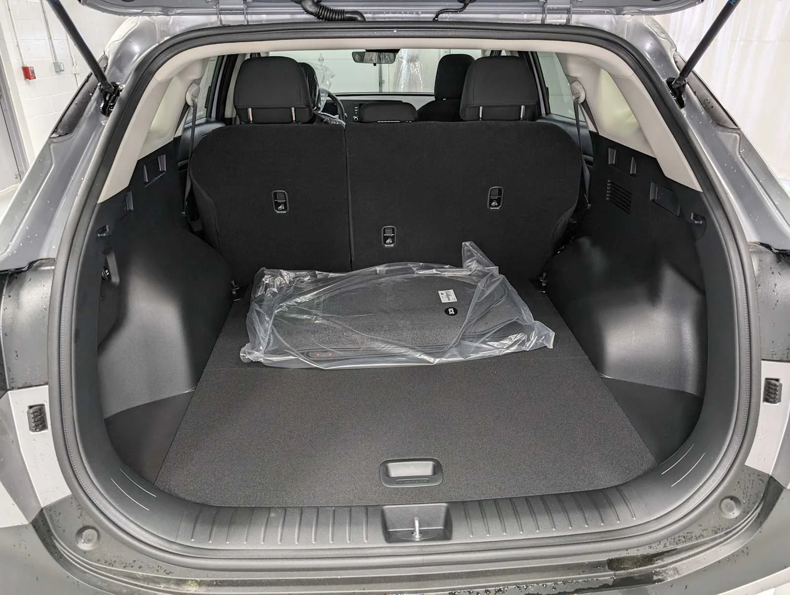 Used 2025 Steel Gray Kia LX image 9