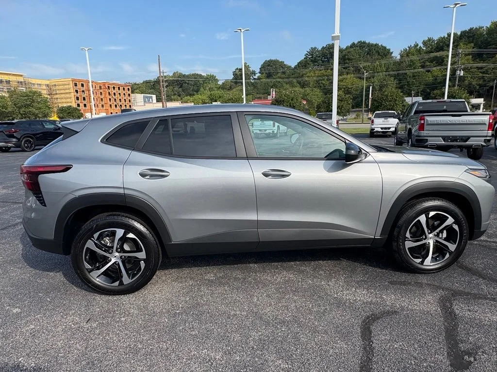 Used 2025 Sterling Gray Metallic Chevrolet 1RS image 9