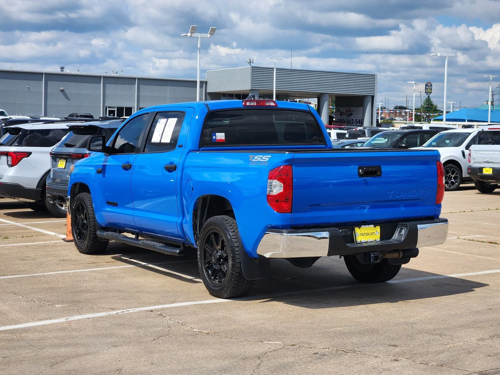 Used 2020 Blue Toyota SR5 image 4