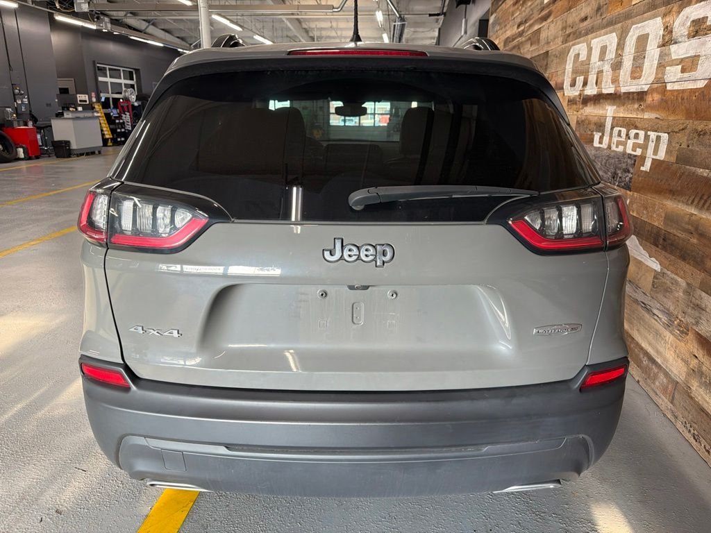 Used 2022 Gray Clearcoat Jeep Latitude Lux image 8