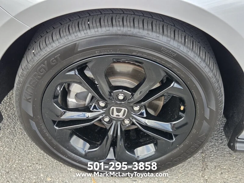 Used 2025 Solar Silver Metallic Honda SE CVT image 16
