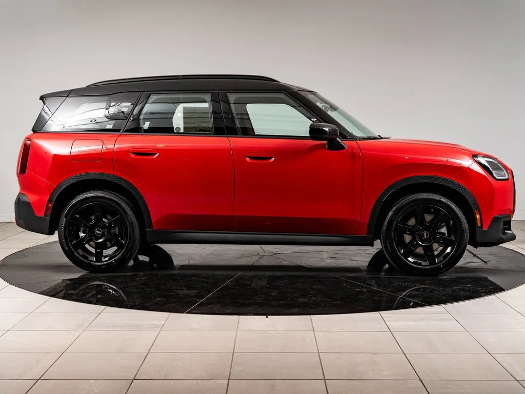 New 2027 Chili Red MINI Signature Plus image 11