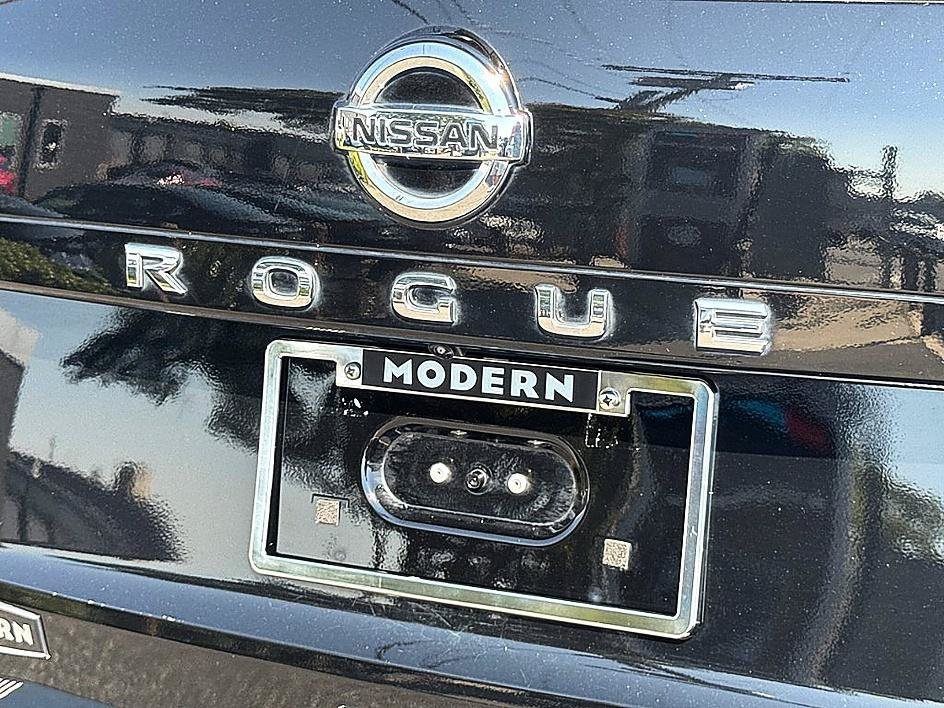 Used 2021 Super Black Nissan SV image 25