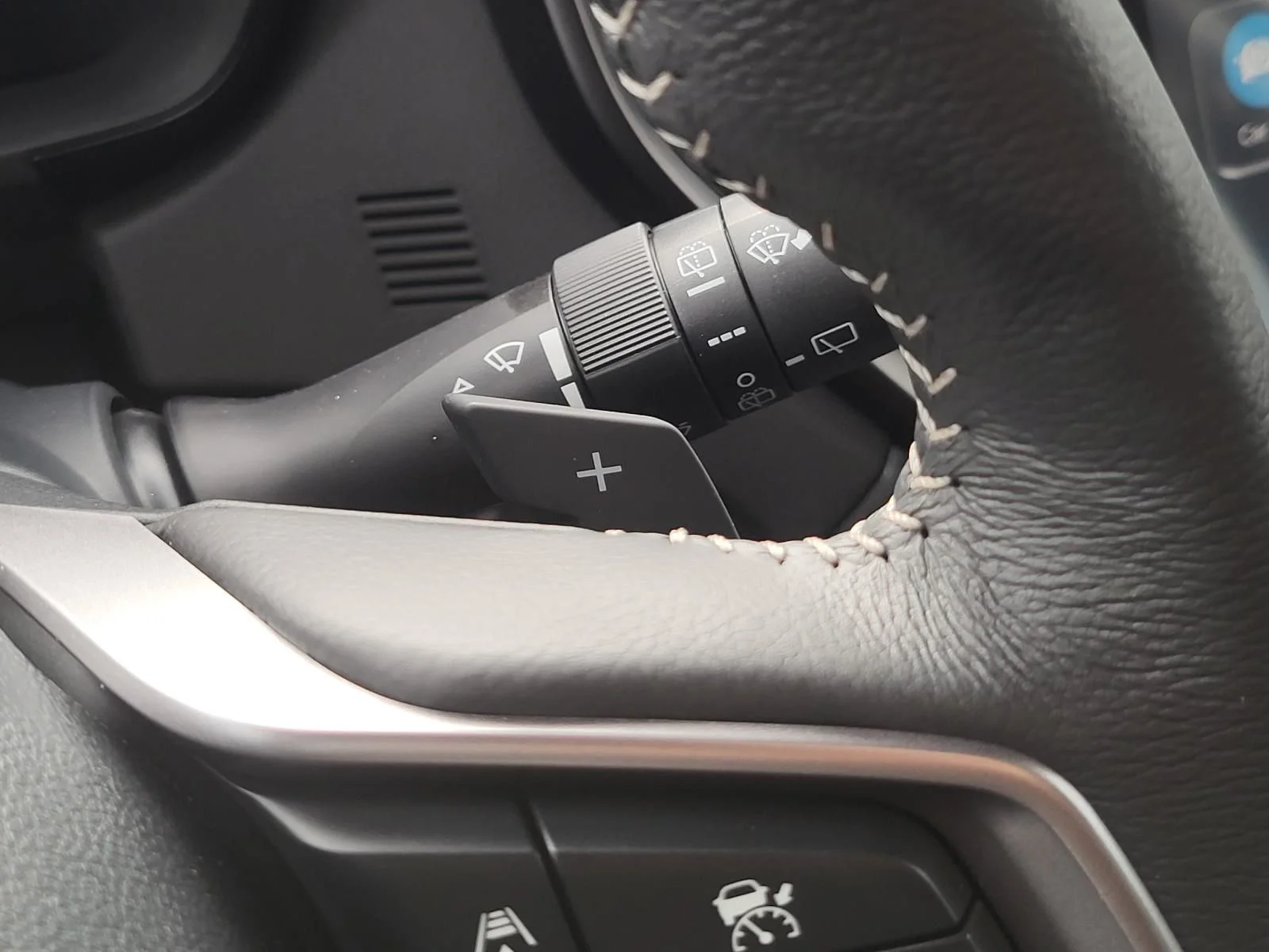 2026 Subaru Ascent Premium - Photo 28