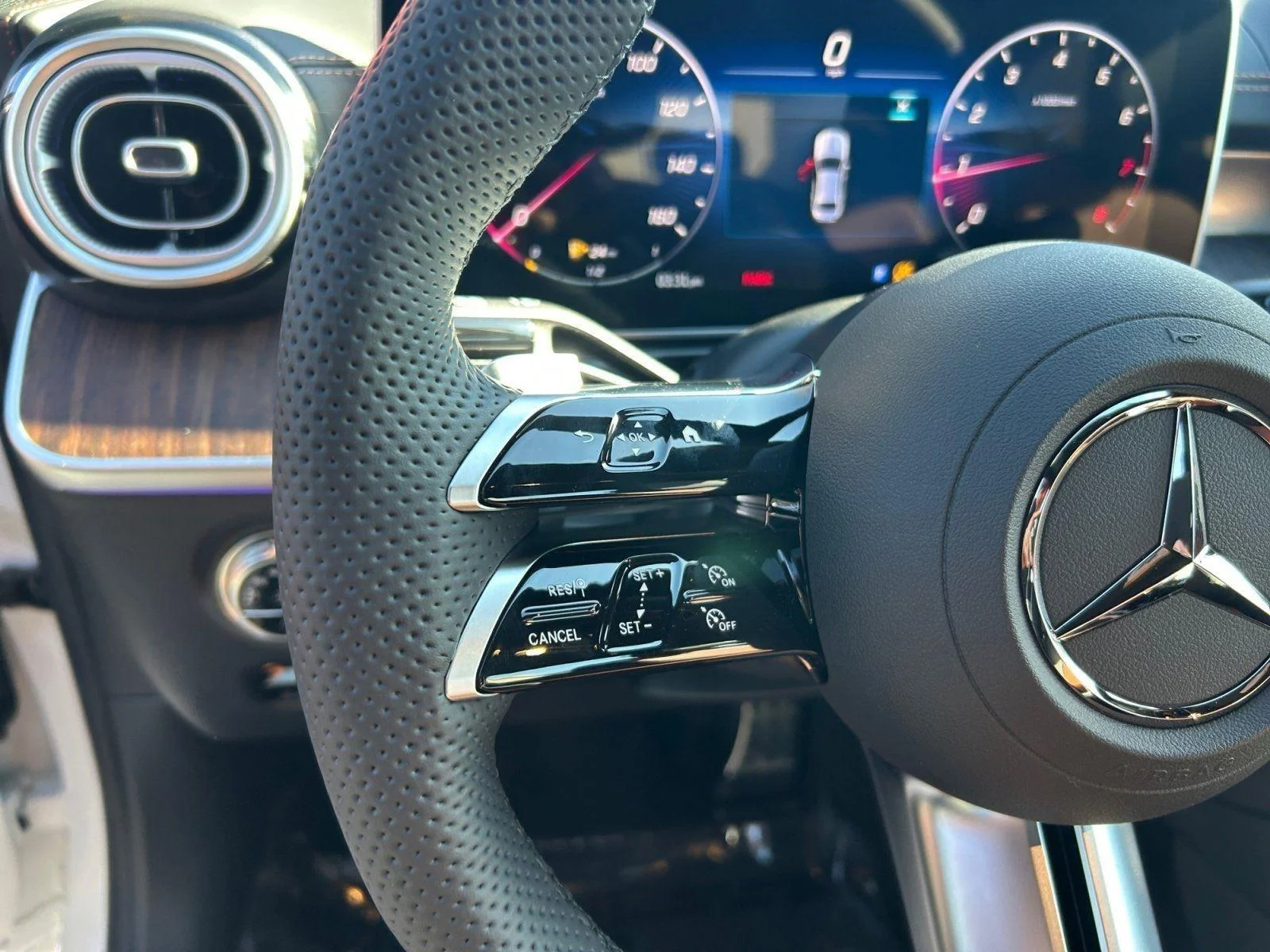 New 2026 Polar White Mercedes-Benz C 300 image 24