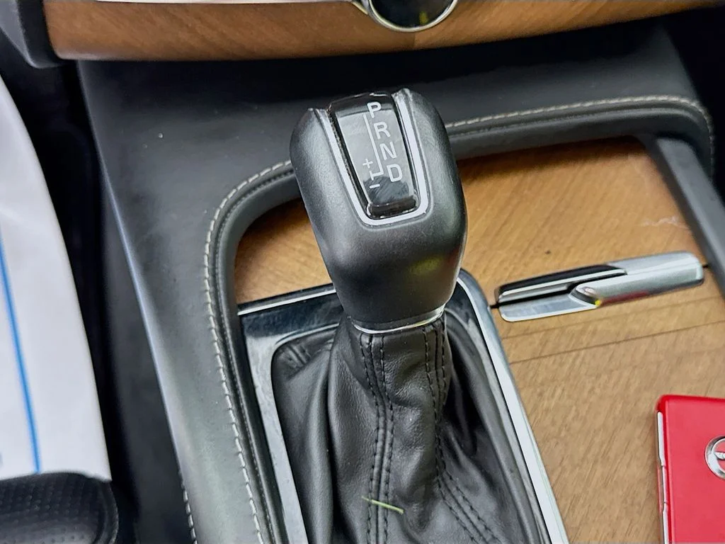 Used 2018 Bright Silver Metallic Volvo T6 Inscription image 21