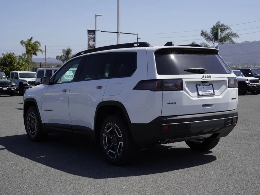 New 2026 Bright White Clear-Coat Exterior Paint Jeep Limited image 5
