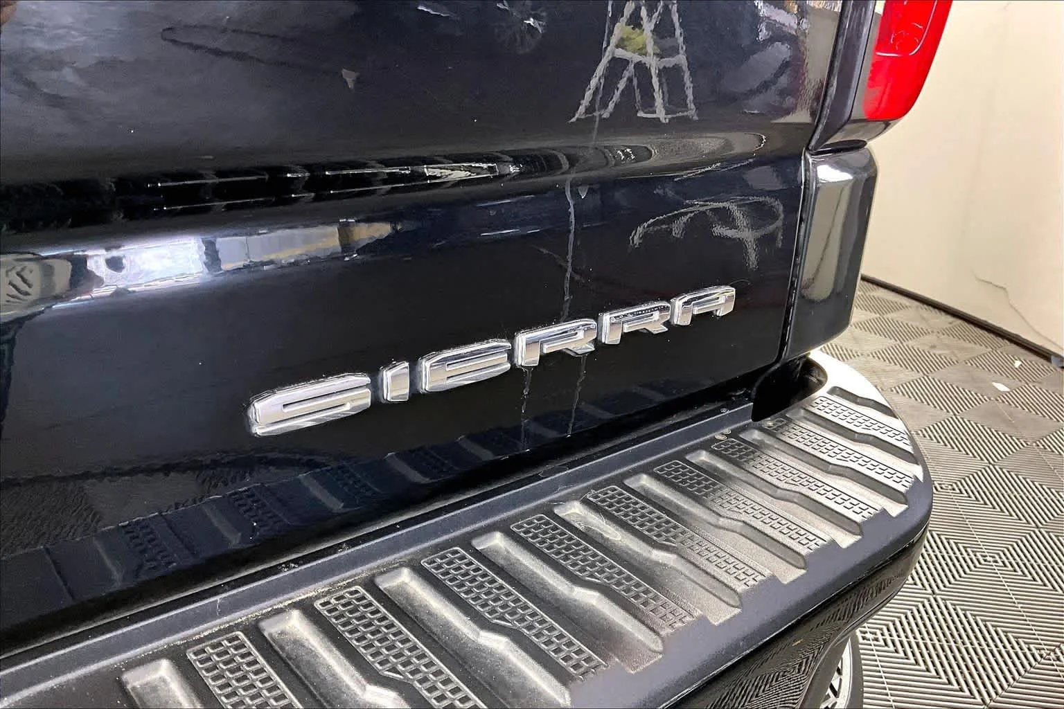 Used 2025 Onyx Black GMC Denali image 30