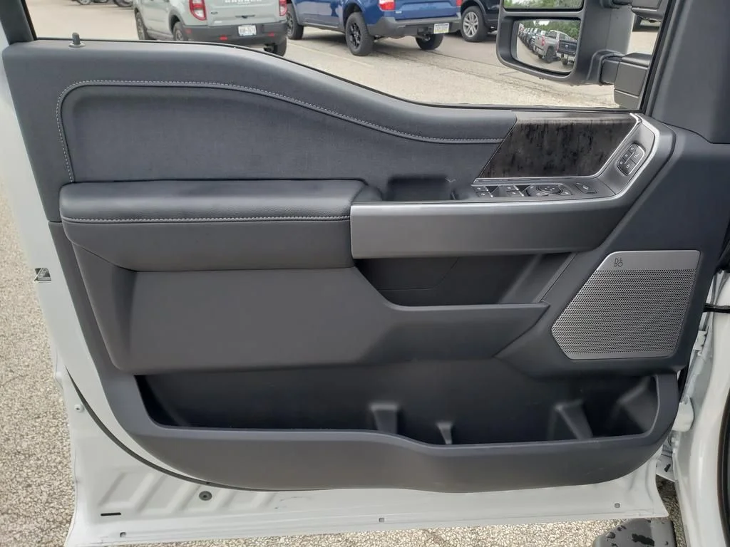 2025 Ford F-350 Super Duty Lariat - Photo 11