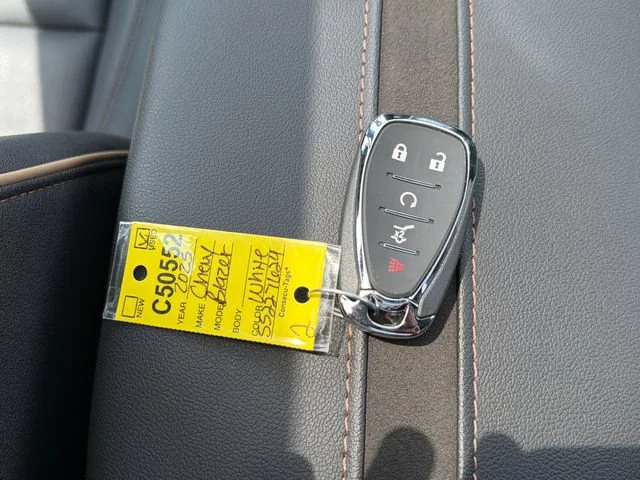 Used 2025 Iridescent Pearl Tricoat Chevrolet Premier image 34