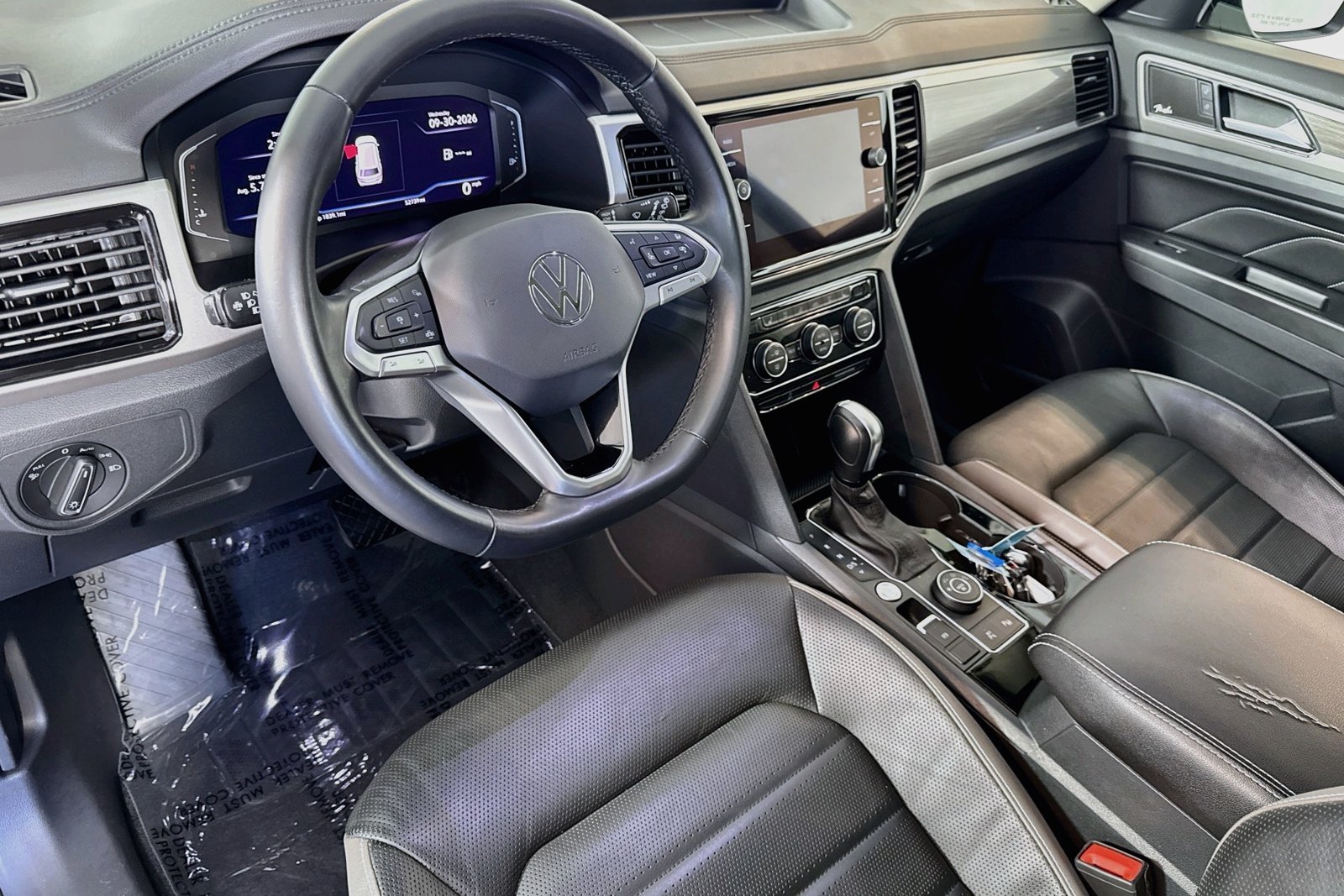 Used 2021 Deep Black Pearl Volkswagen 2.0T SEL Premium image 9