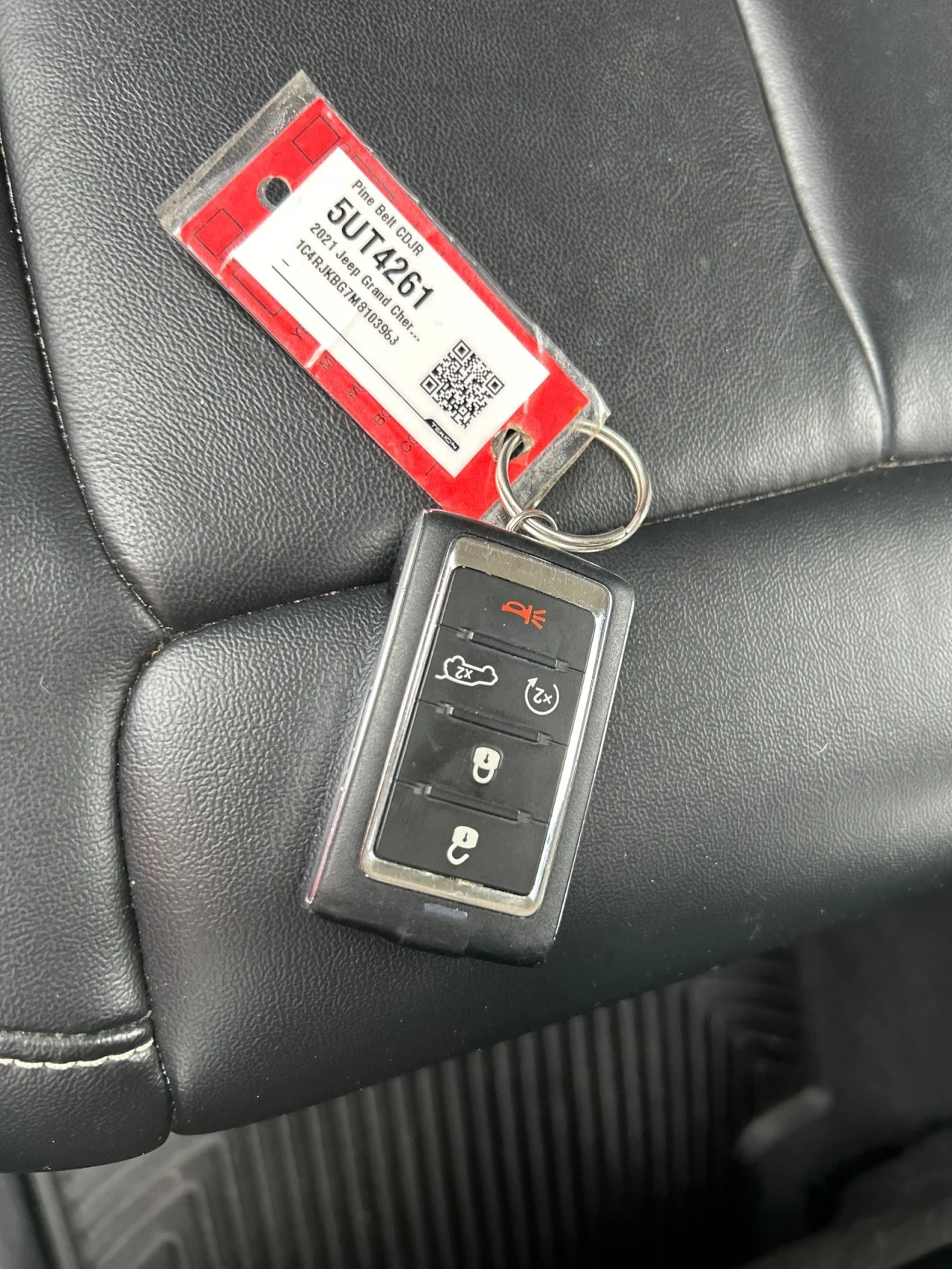 Used 2021  Jeep Limited image 24