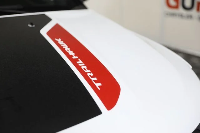New 2026 Bright White Clear-Coat Exterior Paint Jeep Trailhawk image 30