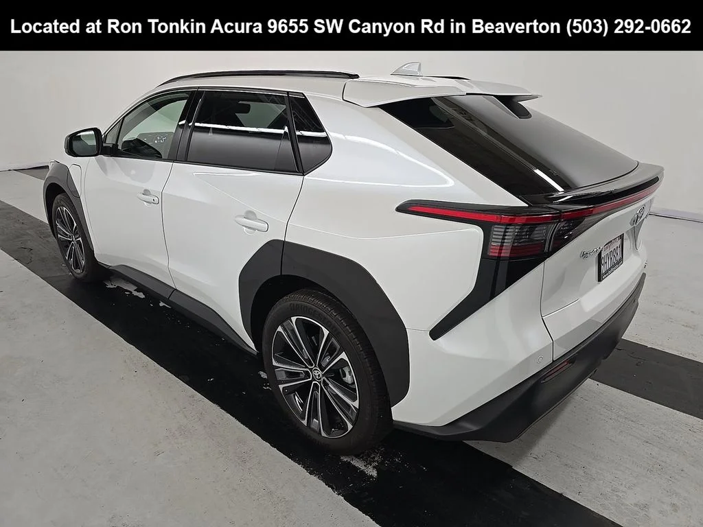 Used 2023 Wind Chill Pearl w/Black Roof Toyota Limited image 5