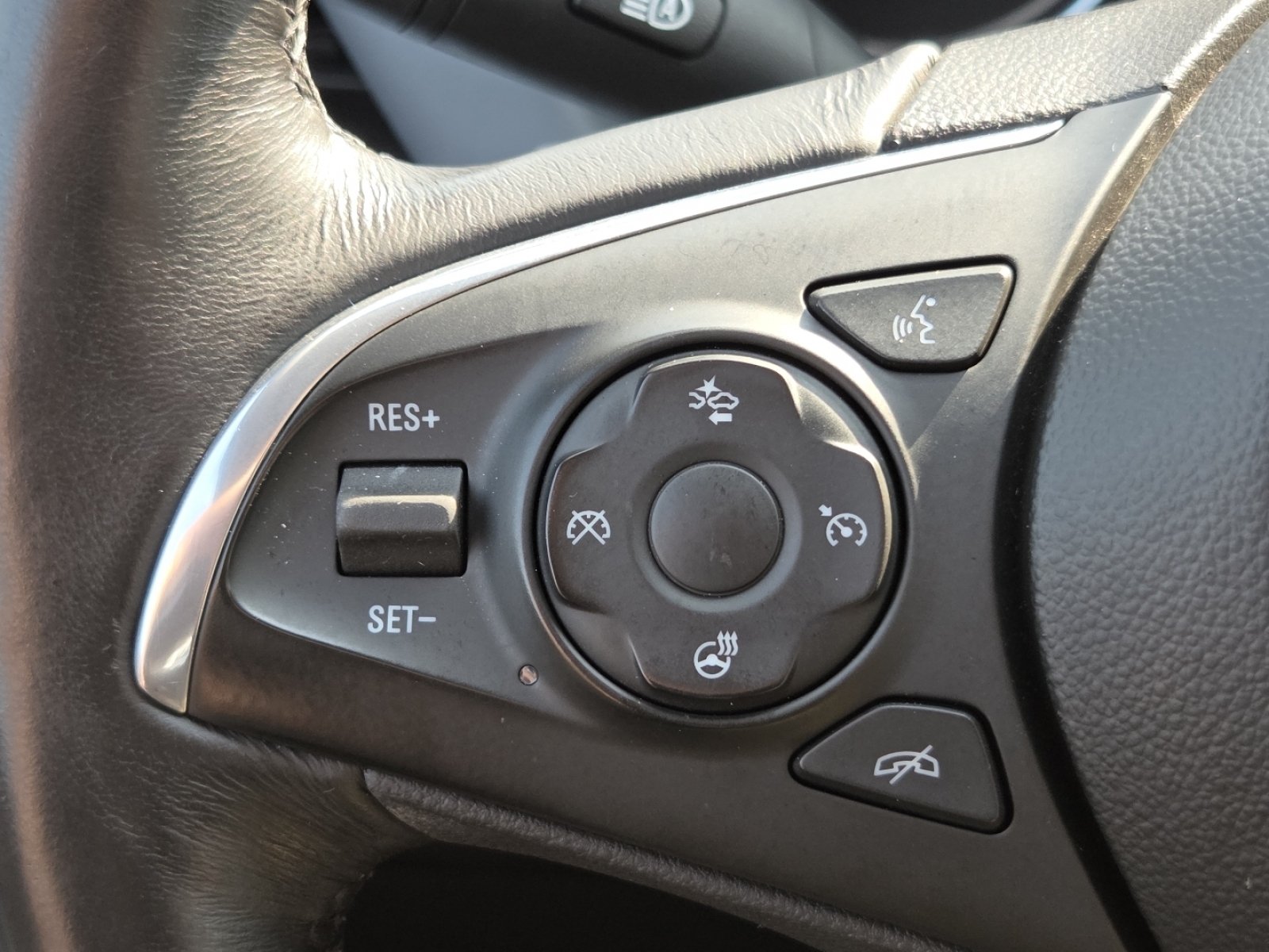 Used 2020 Quicksilver Metallic Buick Premium Group image 16