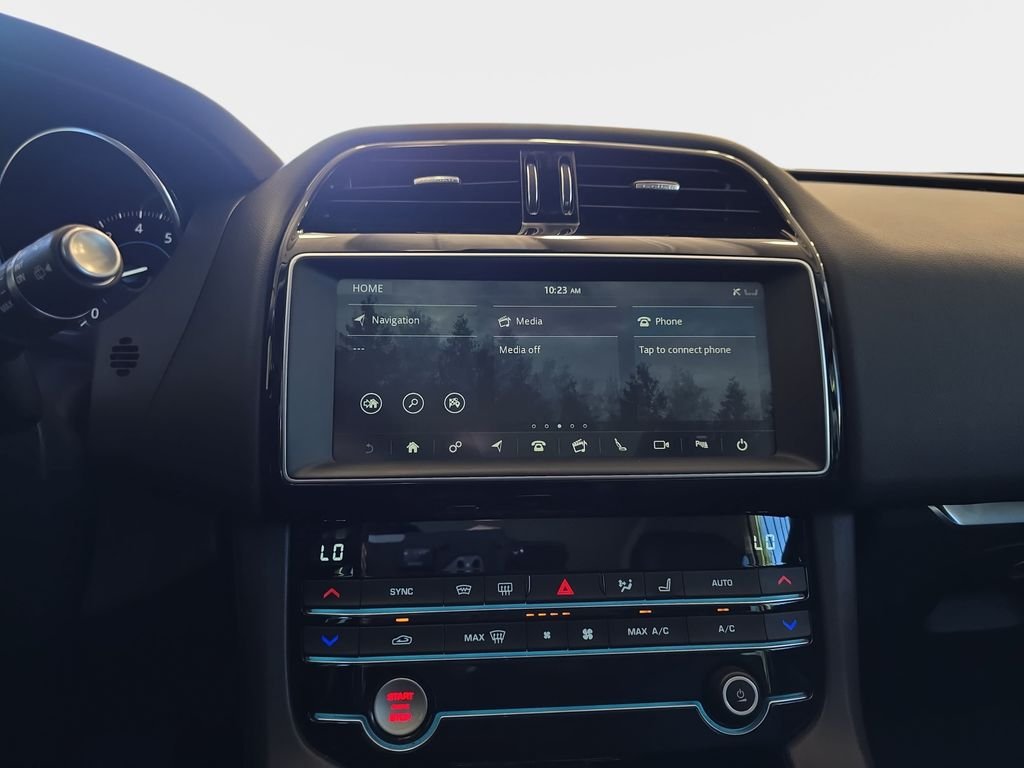 Used 2020  Jaguar 25t image 23