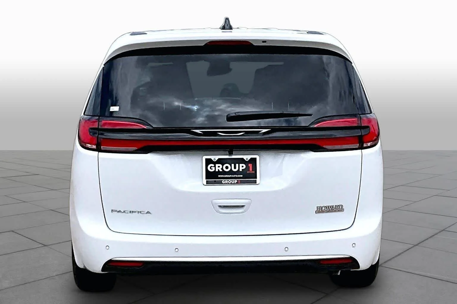 New 2027 Bright White Clear-Coat Exterior Paint Chrysler Select image 5
