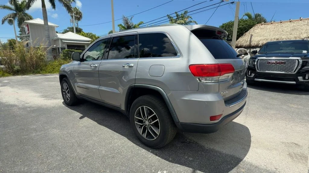 Used 2018 Billet Silver Metallic Jeep Limited image 6