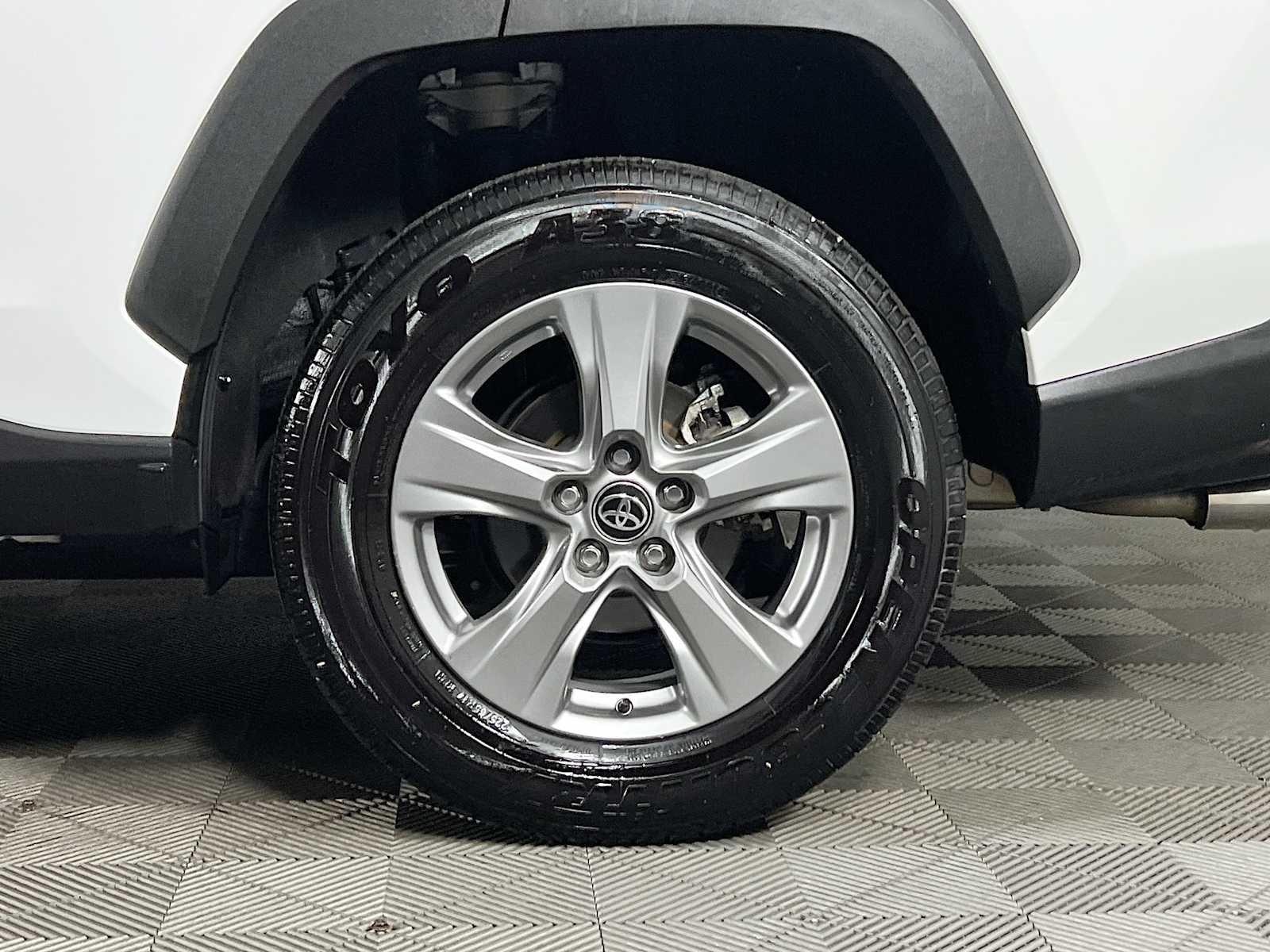 Used 2025 Ice Cap Toyota XLE image 30