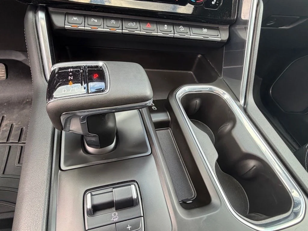 Used 2023 White GMC Denali image 36