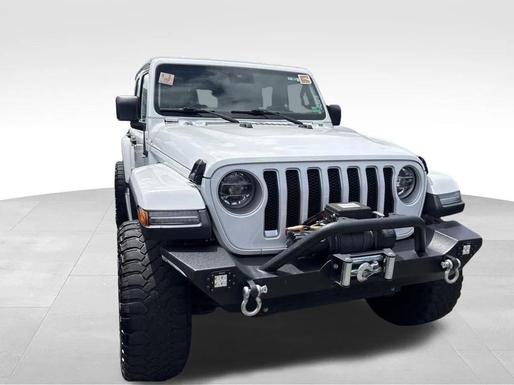 Used 2020 White Jeep Unlimited Sahara image 14