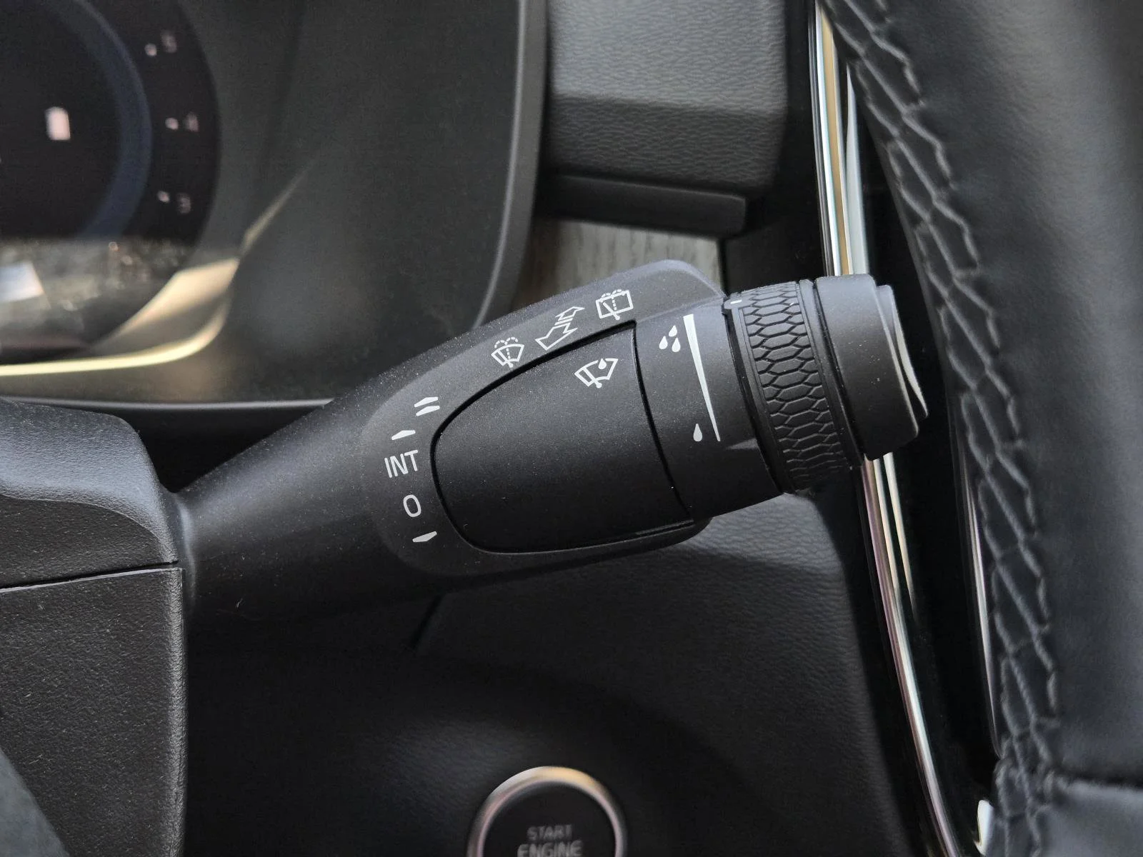 Used 2025 Black Volvo Plus Dark Theme image 18