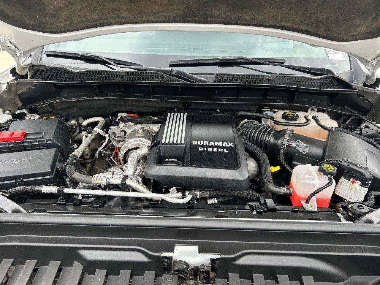 Used 2025 Summit White GMC AT4 image 8
