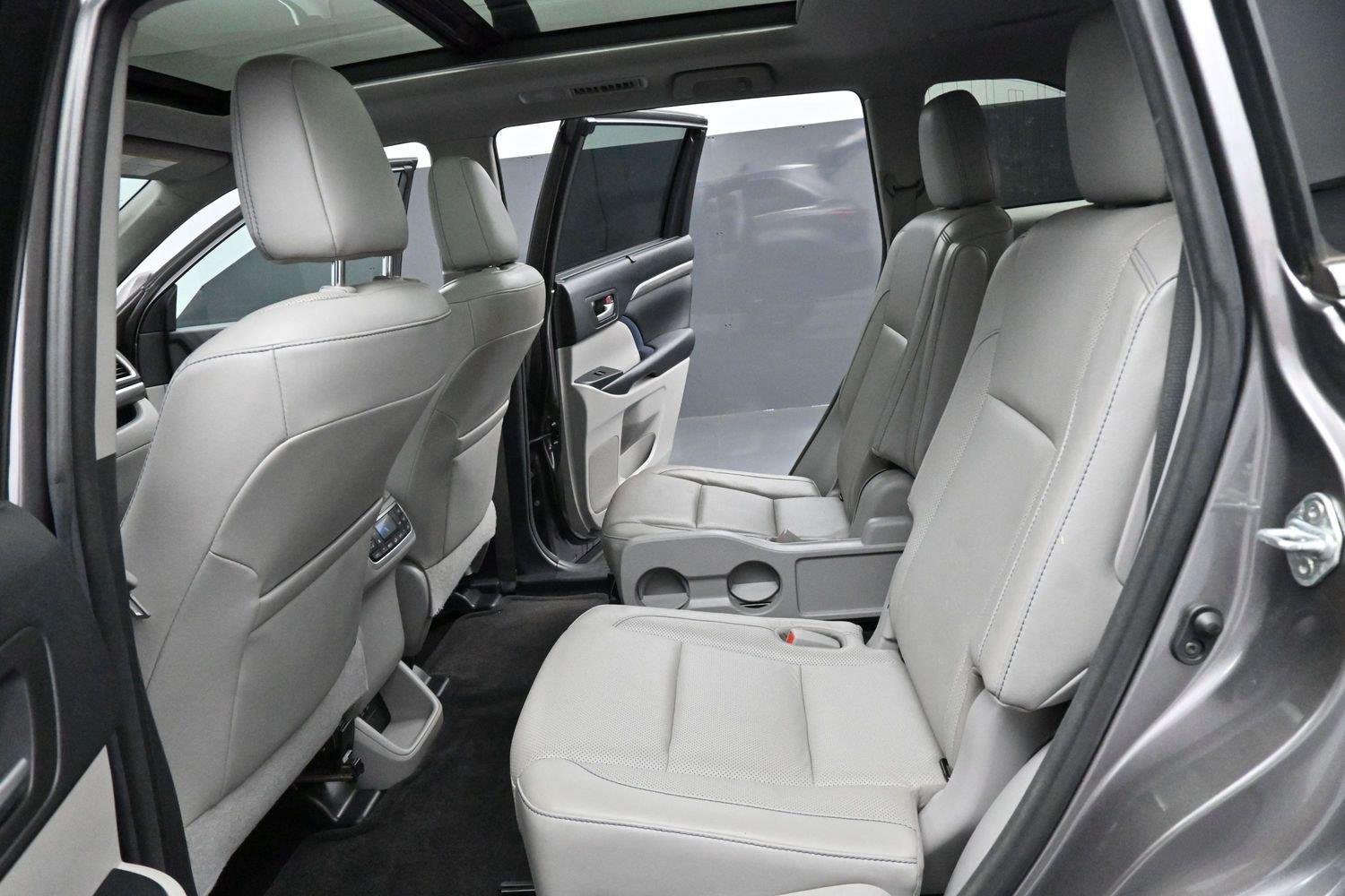 Used 2017 Predawn Gray Mica Toyota Limited image 30