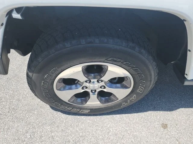 Used 2018 White Jeep Unlimited Sahara image 3
