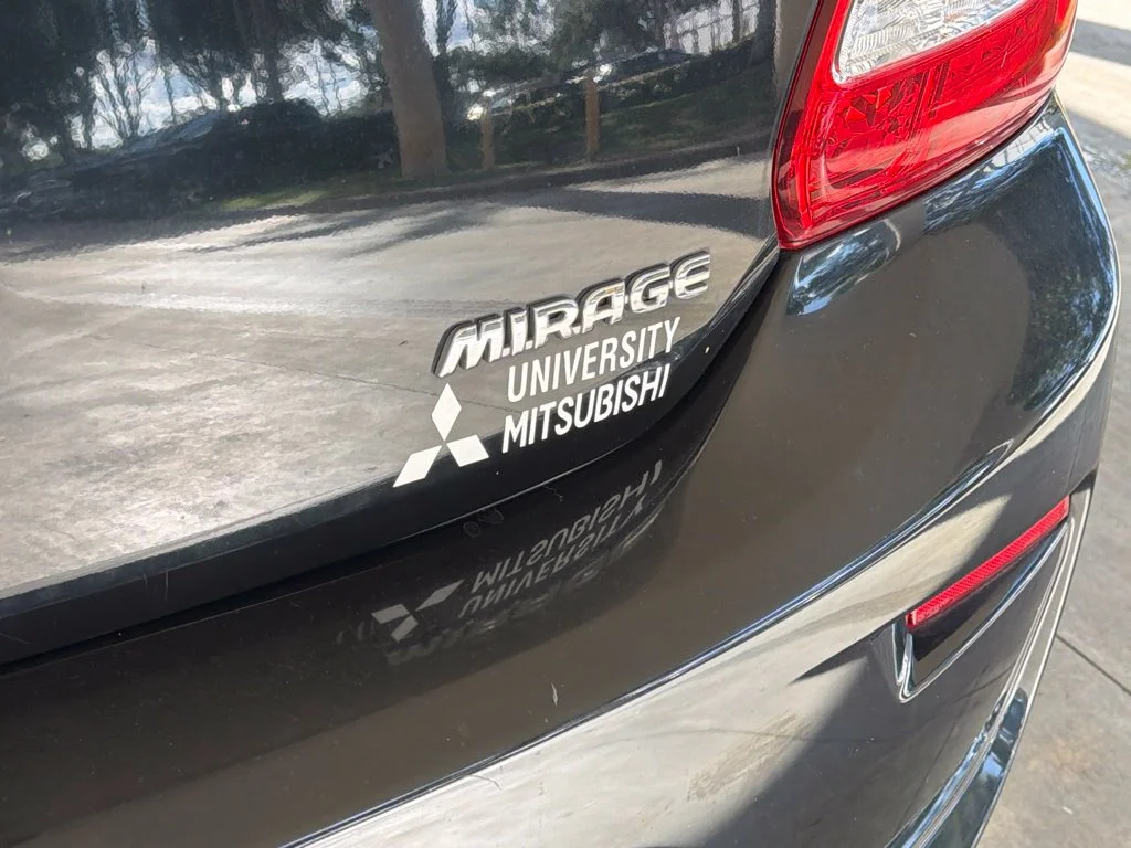Used 2018 Black Mitsubishi ES image 16