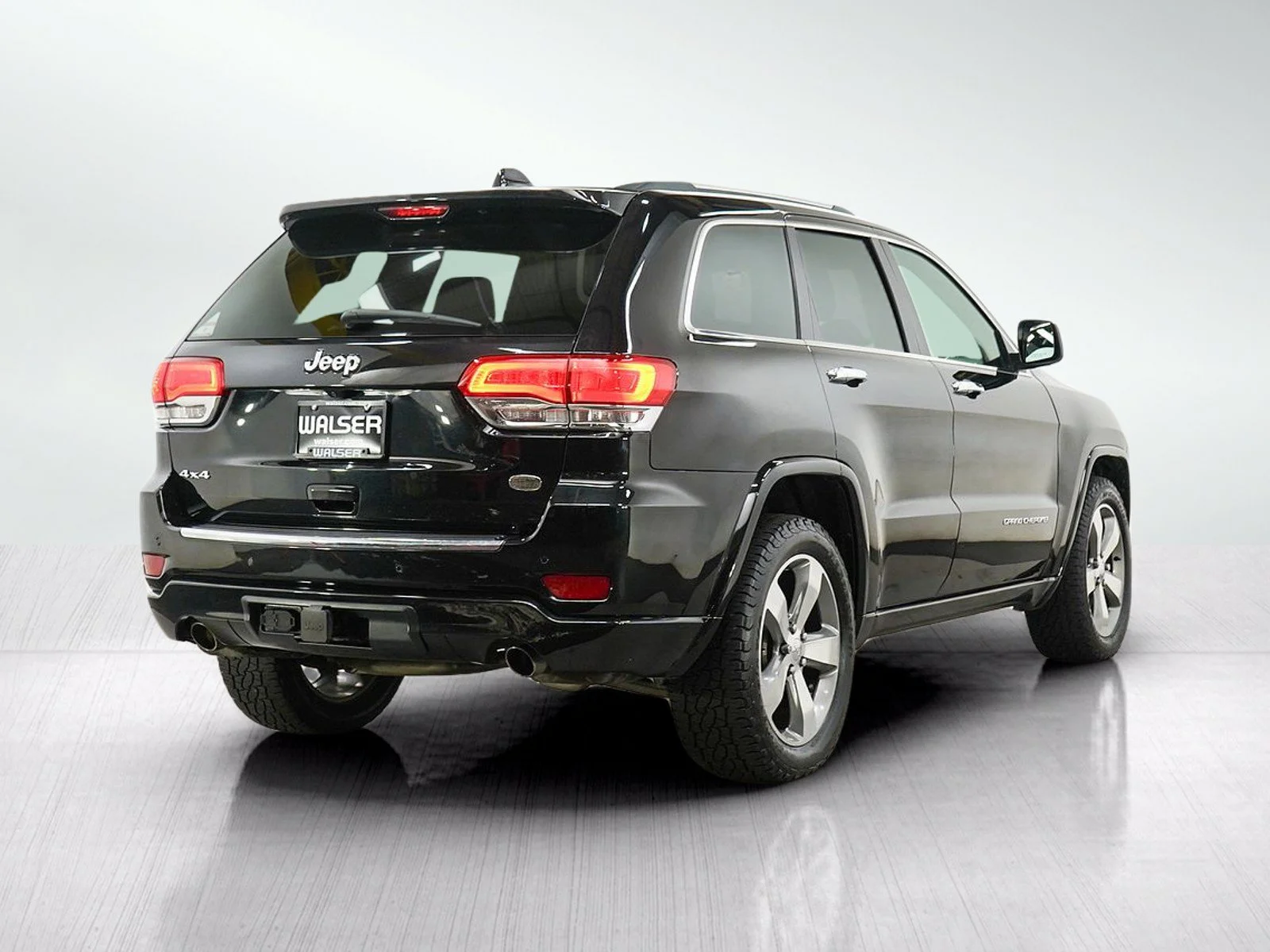 Used 2016 Brilliant Black Crystal Pearlcoat Jeep Overland image 5