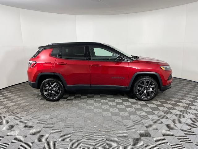 New 2026 Red Hot Pearl-Coat Exterior Paint Jeep Limited image 4