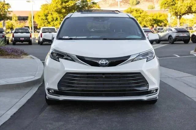 Certified Used 2025 WIND CHILL PEARL Toyota  image 2