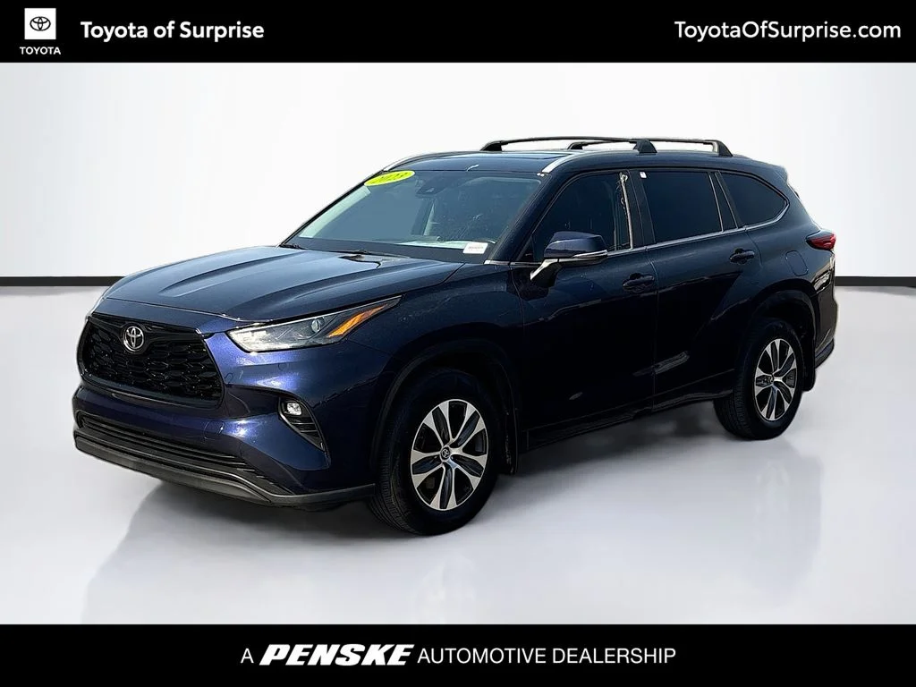 Used 2023  Toyota XLE image 1