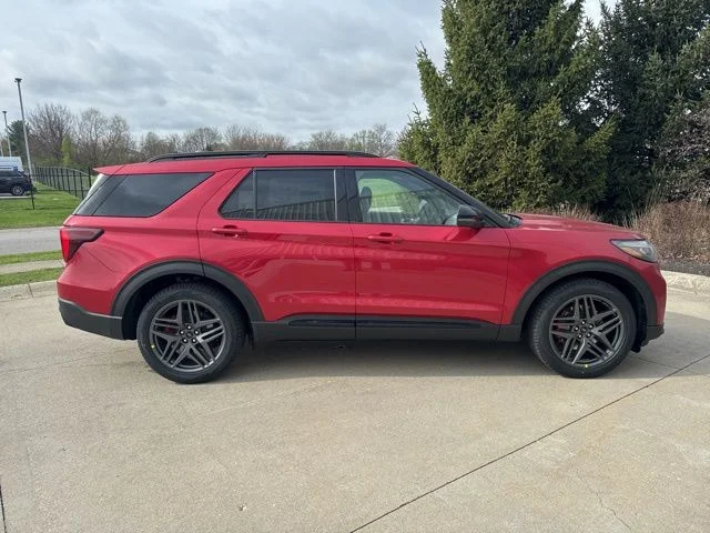 New 2026 Rapid Red Metallic Tinted Clearcoat Ford ST image 4