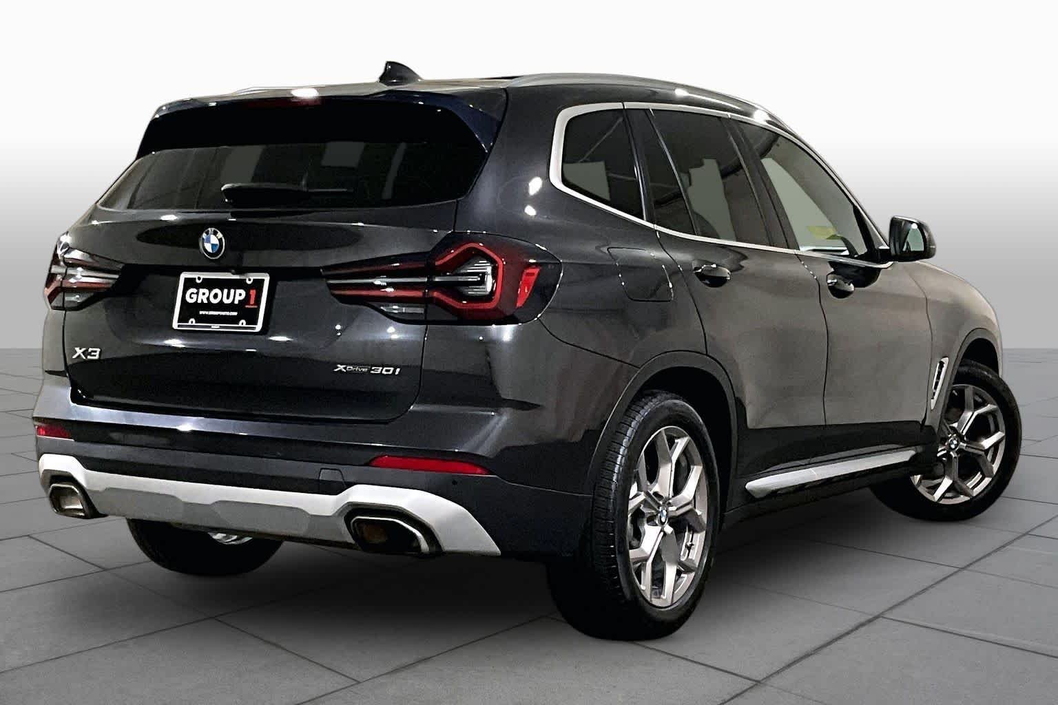 Used 2022 Dark Graphite Metallic BMW xDrive30i image 12