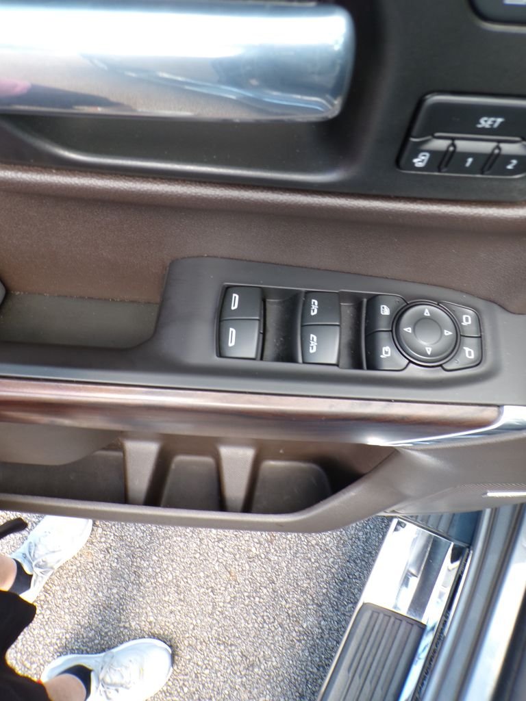 Used 2021 Steel Metallic GMC SLT image 11
