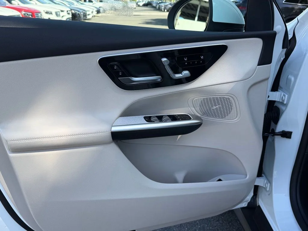 New 2027 White Mercedes-Benz GLC 300 image 19