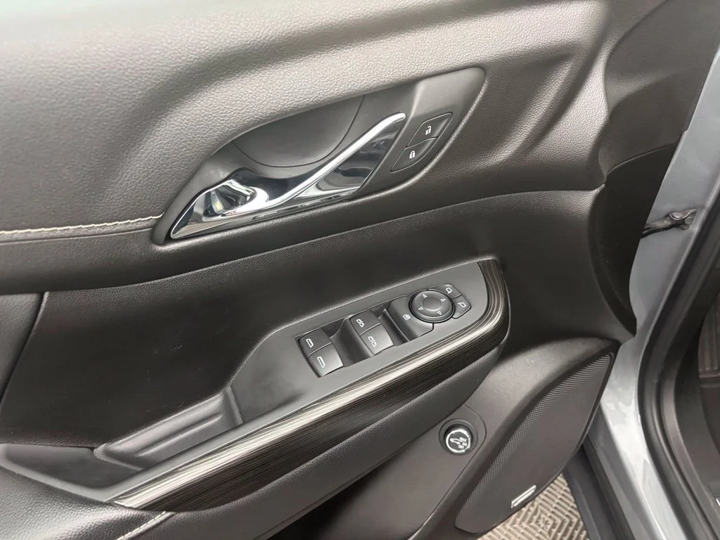 Used 2023 Silver GMC SLT image 18