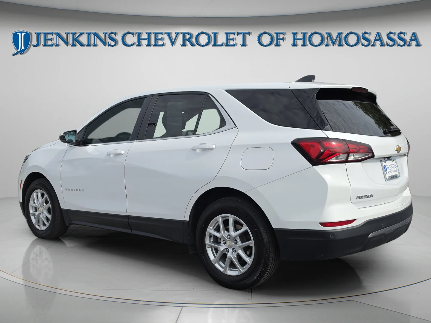 Used 2024 Summit White Chevrolet LT image 8