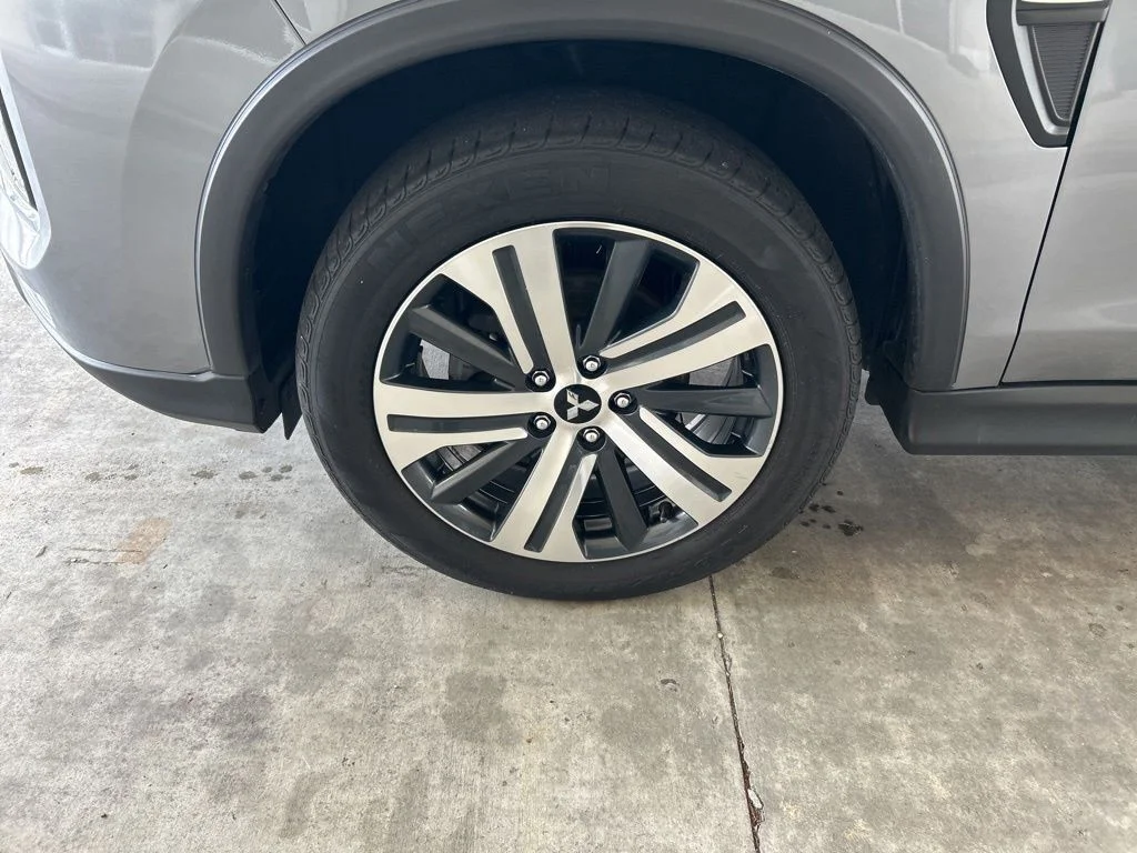 Used 2024 Gray Mitsubishi  image 12
