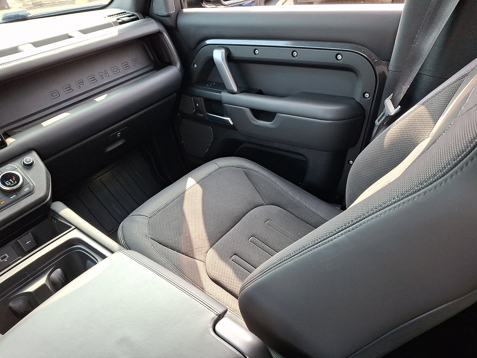 Certified Used 2024 Carpathian Grey Premium Metallic - 1AU Land Rover 110 P525 Carpathian Edition image 4