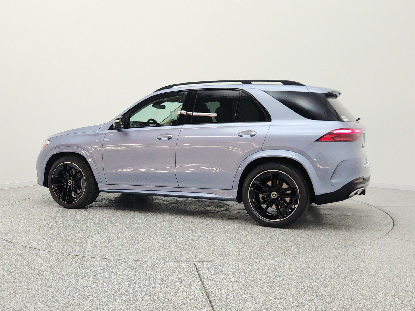 New 2026 MANUFAKTUR Cote d'Azur Light Blue Metallic Mercedes-Benz GLE 450 4MATIC® SUV image 8