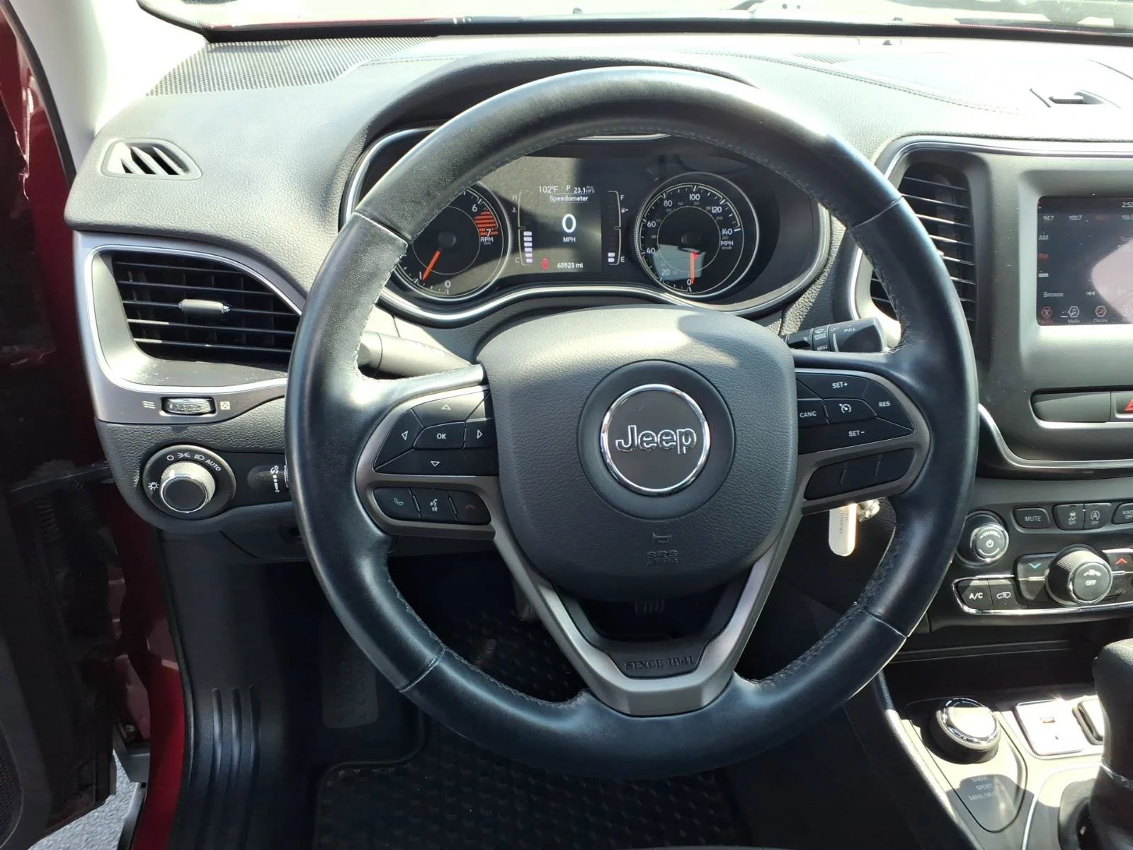 Used 2020 Velvet Red Pearlcoat Jeep Latitude image 7