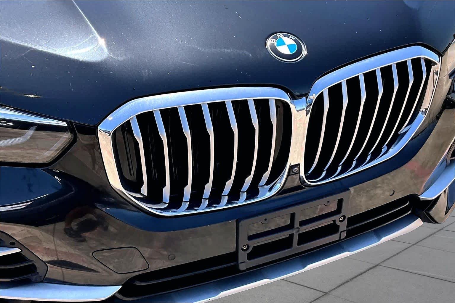 Used 2023 Black Sapphire Metallic BMW xDrive40i image 30