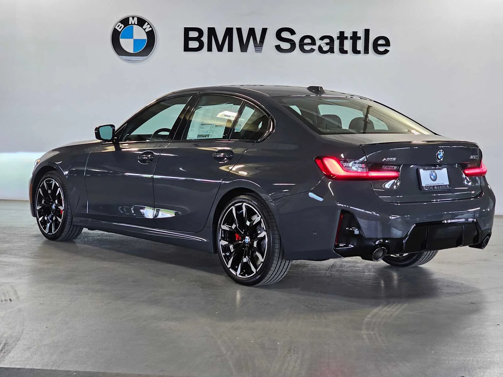 New 2026 Dravit Grey Metallic BMW 330i NA xDrive image 4